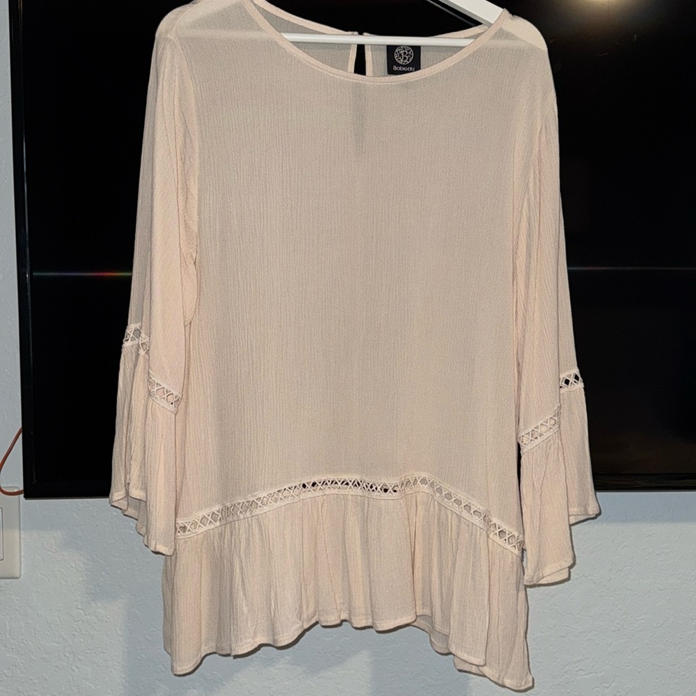 Bobeau Womens Solid 3/4 Bell Sleeve Ruffled Top Crew Neck Back Keyhole Woven M